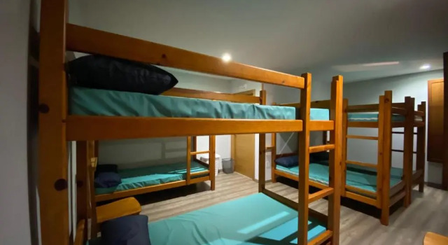 Кровать в общем номере Albergue Pereiro