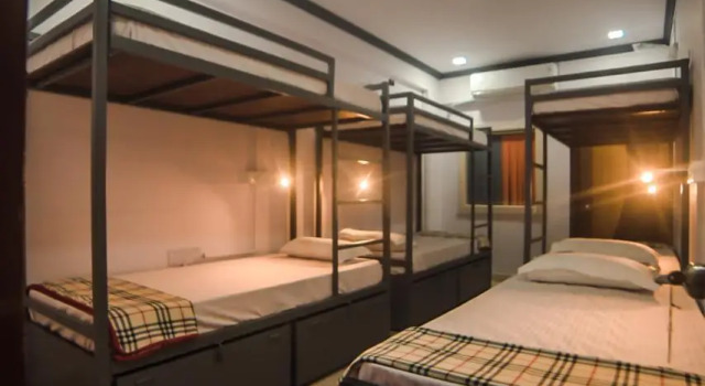 Кровать в общем номере HappiNest - The Backpacker's Hostel