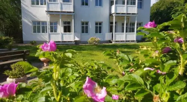 Residenz Seeblick 3, Забронировать Отель Бизнес-отели Остзебад-Зеллин, рядом с Курортный парк Фриденсберг, 4* 5*
