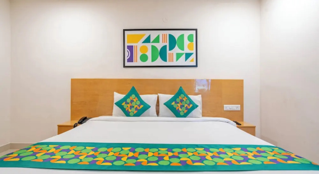 Номер Premium с балконом Treebo Living Tree Opposite Khairatabad Metro