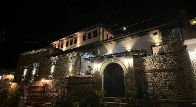 Old town Guesthouse Guri, Забронировать Гостевой дом Гостевые дома Берат, Гостевой дом