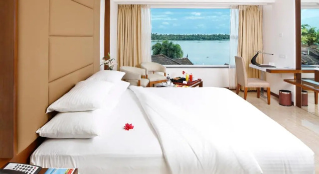 Двухместный номер Luxury с видом на озеро Ramada Resort by Wyndham Kochi