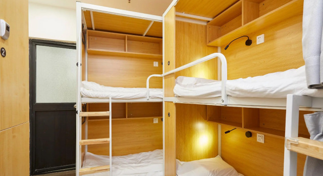 Кровать в общем номере (женский номер) Meego Yes Hotel