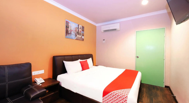 Люкс OYO 496 Hotel De Eco Inn