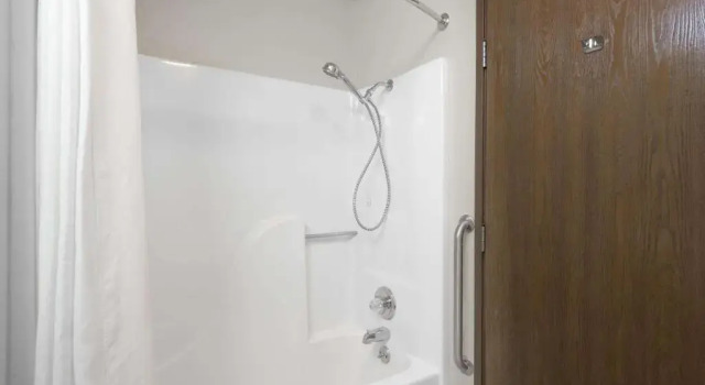 Четырёхместный номер Standard Super 8 by Wyndham Lebanon