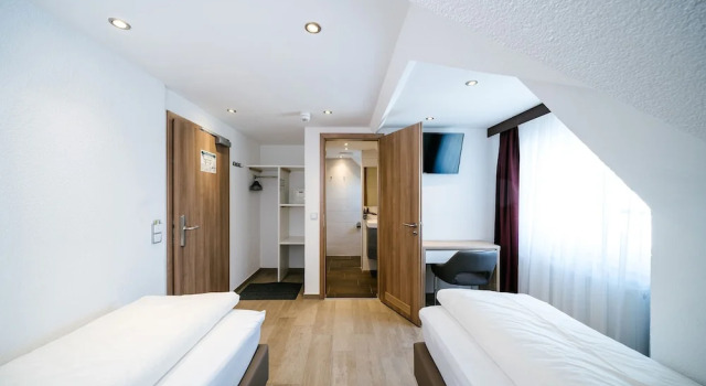Двухместный номер Standard c 1 комнатой Central City Hotel