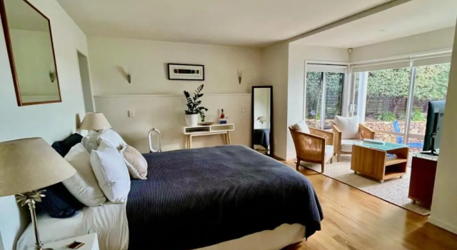 Студия Watermark Studio Apartments