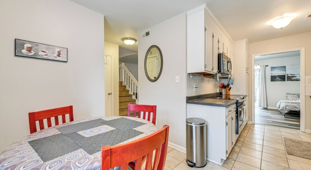 Апартаменты Cozy Family Retreat! Home in Charlotte Suburbs