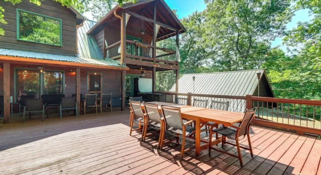 Коттедж Deck & Private Hot Tub: Cabin in Ellijay!