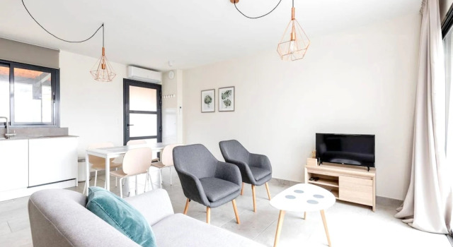 Apartment with 2 Bedrooms in Malaucène, with Pool Access And Wifi, Rezerwuj Apartament Hotele w Malaucene z basenem, Basen