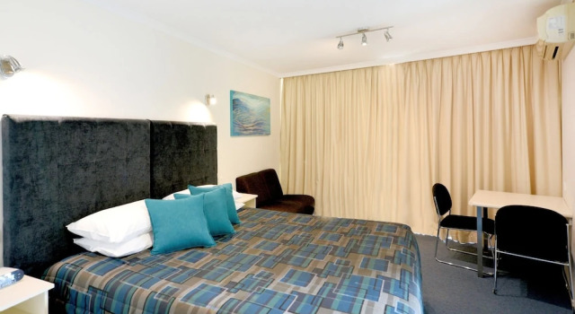 Номер Standard с балконом Atlantic Tower Motor Inn