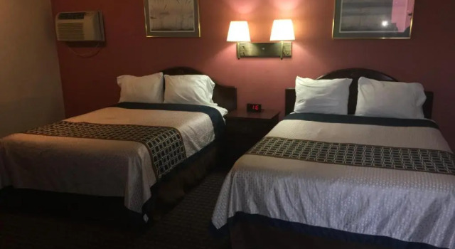 Четырёхместный номер Standard Budget Inn Lafonda Motel
