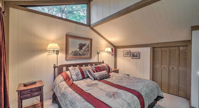 Ski Resort Cabin w/ Deck in Beech Mountain!, Забронировать Курортный отель Курортные отели Бича Маунтин, Курортный отель
