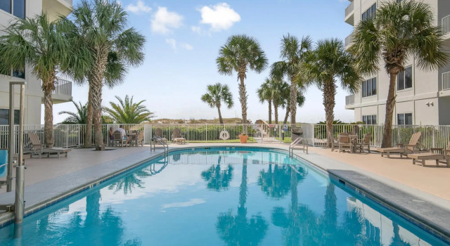 Ground Floor Condo With a Nice Pool Complex