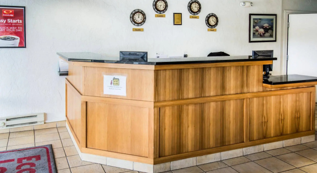 Econo Lodge & Suites Spokane, Забронировать Отель Спокан Spokane Metropolitan Area