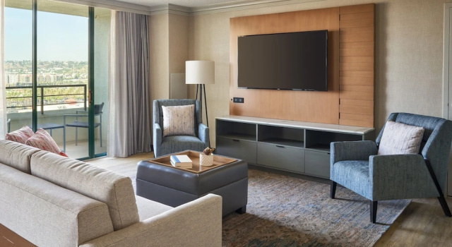 Четырёхместный номер Executive с балконом San Diego Marriott Mission Valley
