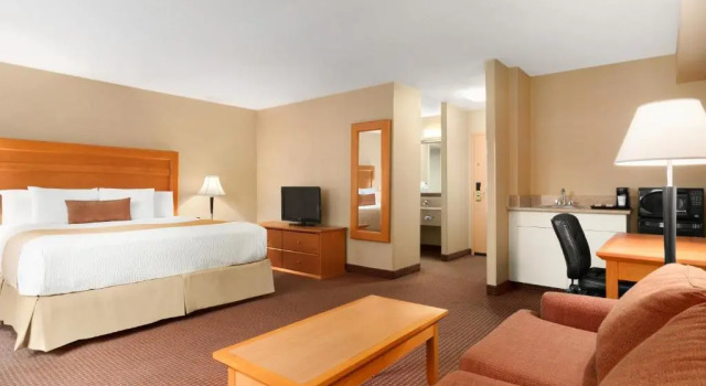 Двухместный номер Days Inn by Wyndham Edmonton Downtown
