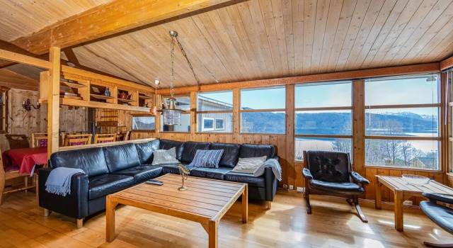 Awesome Home in Vatne With 4 Bedrooms and Wifi