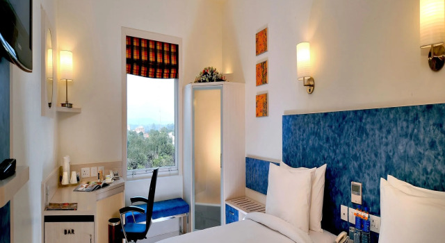Grand Hometel Malad, Varaa Hotelli Hotellit New Delhi uima-altaalla, Uima-allas