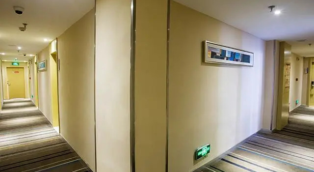 City Comfort Inn Xiangyang Laohekou Passenger Station, Prenota Hotel Hotel a Xiangyang con parcheggio, Parcheggio