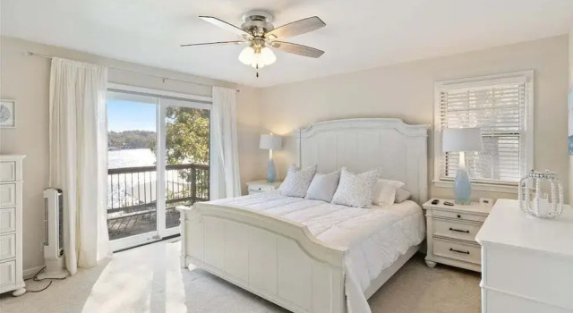 2 Lakefront Homes: Wide Decks, Great View, Prenota Casa vacanze Hotel a Missouri con parcheggio, Parcheggio