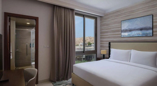 DoubleTree by Hilton Muscat Qurum, Rezerwuj Hotel Maskat Maskat