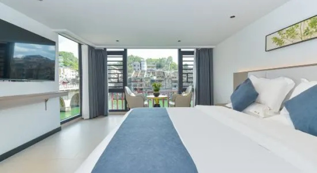 Люкс Shuishui. Nuo Guanlan Riverside View River View Homestay (Zhenyuan Ancient City New Bridge)