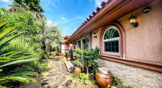 Двухместный люкс с видом на сад PalmValley Pool Villa Resort