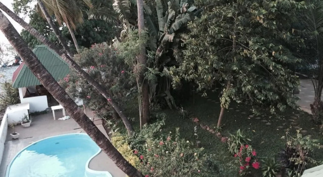 Pension Les Palmiers, Book Hotel Hoteller i Conakry med pool, Swimmingpool