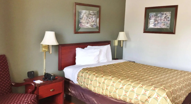 Двухместный номер Standard Econo Lodge Norman