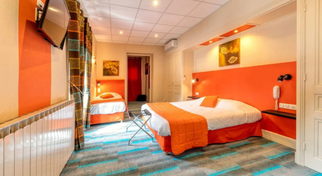 Номер Superior Logis Hôtel La Commanderie de Champarey
