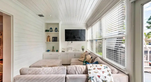 Коттедж West Palm Beach Bungalow w/ Shared Backyard