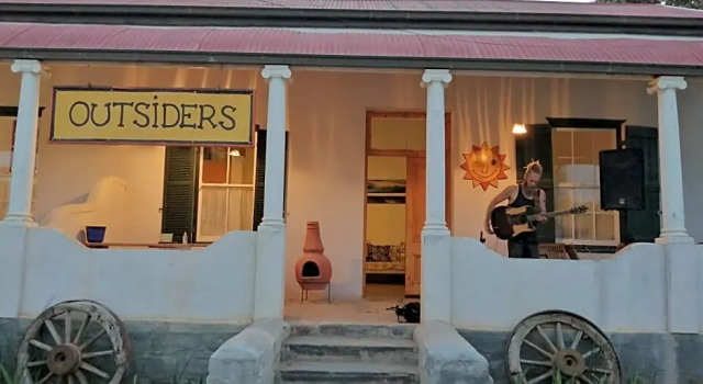 Outsiders B&B, Buchen Sie Bed & Breakfast Hotels in Graaff-Reinet mit Parkplatz, Parkplätze