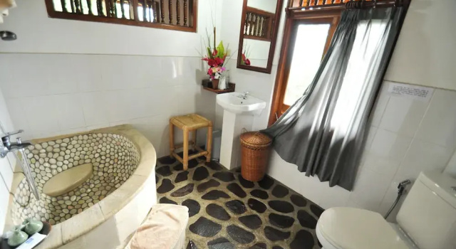Вилла с балконом и с видом на сад Puri Lumbung Cottages Restaurant & Spa Munduk