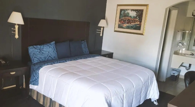 Номер Standard Coratel Inn & Suites by Jasper Hutchinson