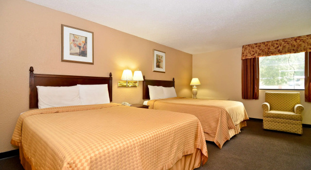 Четырёхместный номер Standard Americas Best Value Inn Smithfield