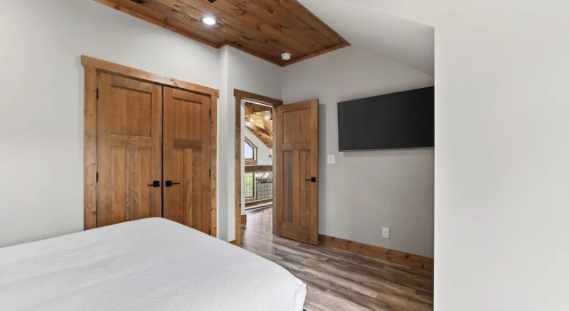 Priddy Secluded by Avantstay Hot Tub + Expansive Deck + Game Room + Home Theater