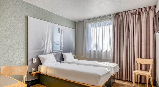 B&B HOTEL Bordeaux Sud Mios 3 étoiles, Забронировать Отель «постель и завтрак» Отели Бассен-д'Аркашон с парковкой, Парковка
