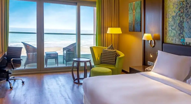Номер Superior с видом на бассейн Radisson Blu Hotel & Resort, Sohar