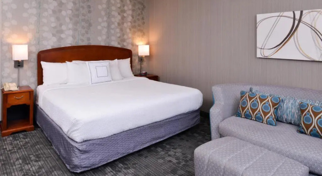 Двухместный люкс c 1 комнатой Courtyard by Marriott Charlotte Gastonia