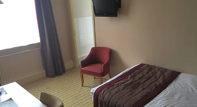Номер Deluxe Crown & Mitre Hotel