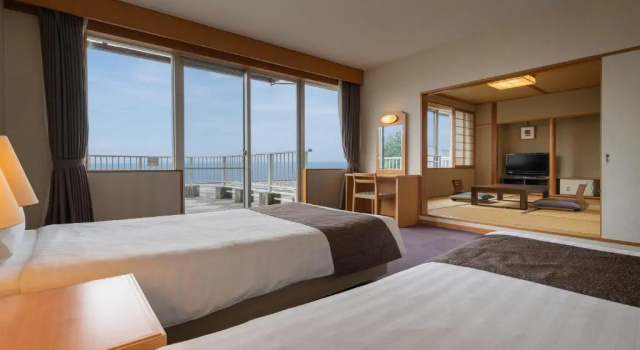 Четырёхместный номер Standard с балконом KAMENOI HOTEL Atami Annex