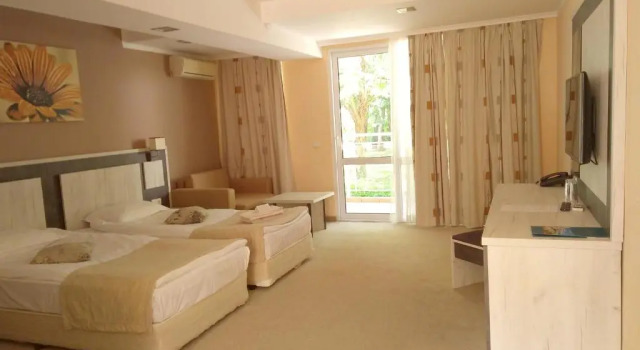 Двухместный номер Standard с видом на бассейн DIT Evrika Beach Club Hotel - All Inclusive