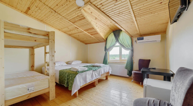 Lazurniy Bereg, Prenota Hotel Vertyachij 