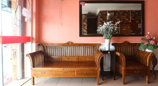 OYO 89498 Sri Seroja Inn Budget Hotel