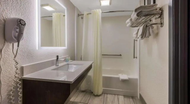 Номер Standard Quality Inn Asheville Airport