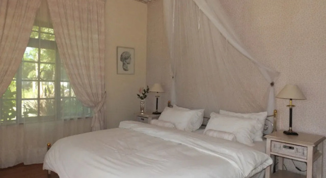 The Garden Villa Guesthouse, Reservar Vila Moradias em George, Vila
