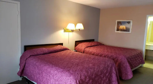 Четырёхместный номер Standard Townn Country Motor Inn