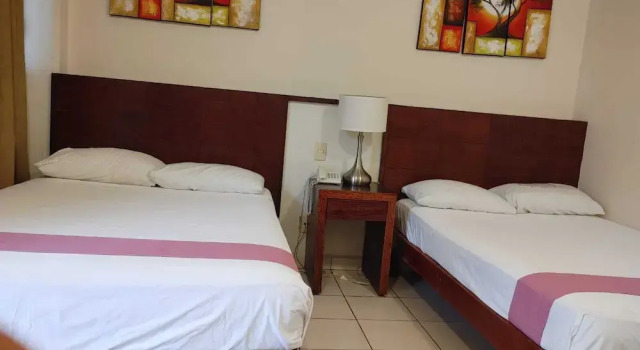 Четырёхместный номер Standard с балконом Hotel Tradicional Savaro SA de CV