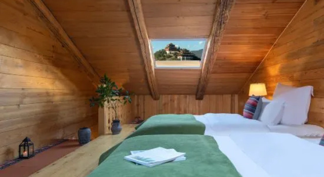 Двухместный люкс Tibetan-style Courtyard Hotel
